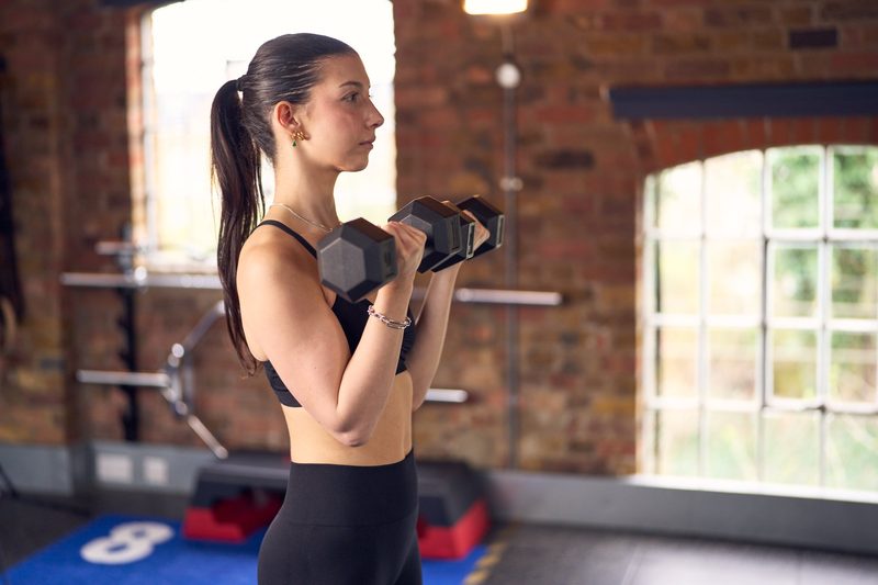 Grace training with dumbbells
